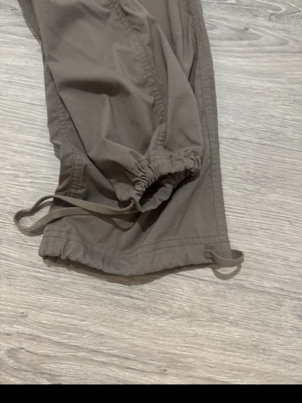 L.L. Bean XS Vista Camp Pants, Quick Dry Straight-Leg Cargo Dk. Taupe LNC $89 - Picture 7 of 12